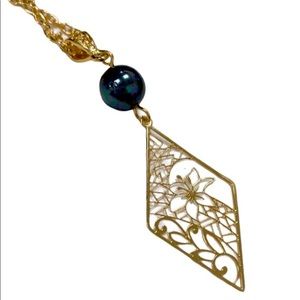 Hawaiian Plumeria Flowers Necklace w/Shell Pearl